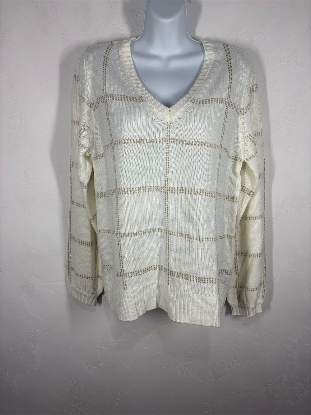 NWT Worthington Women's Cream V-Neck Windowpane Knit Sweater size medium